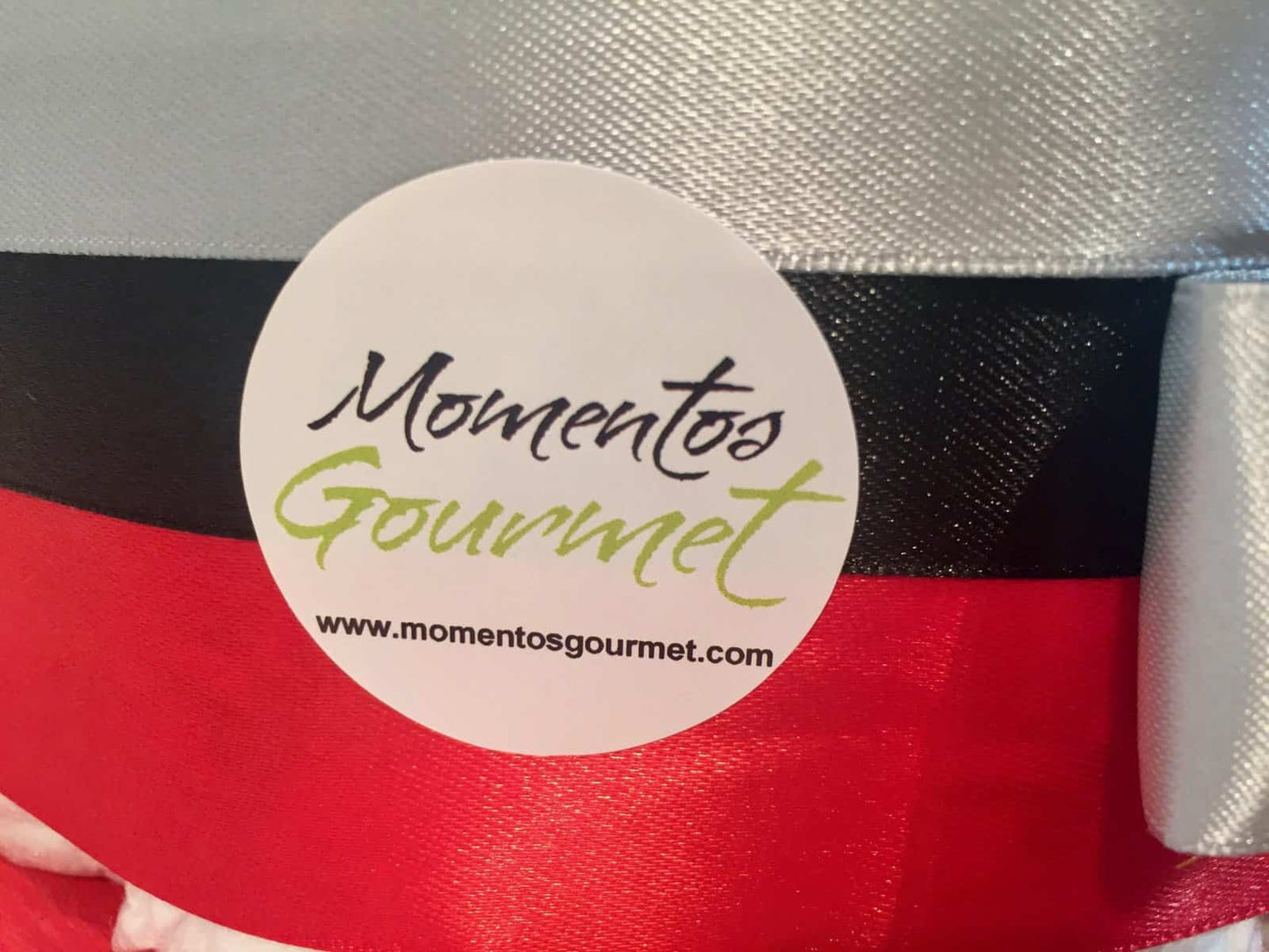 Logo-MomentosGourmet-rojo-blanco-negro