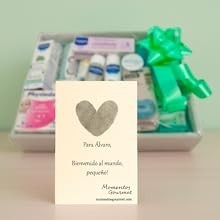 Canastilla de regalo MomentosGourmet para recién nacido con productos Mustela y Suavinex y tarjeta personalizada