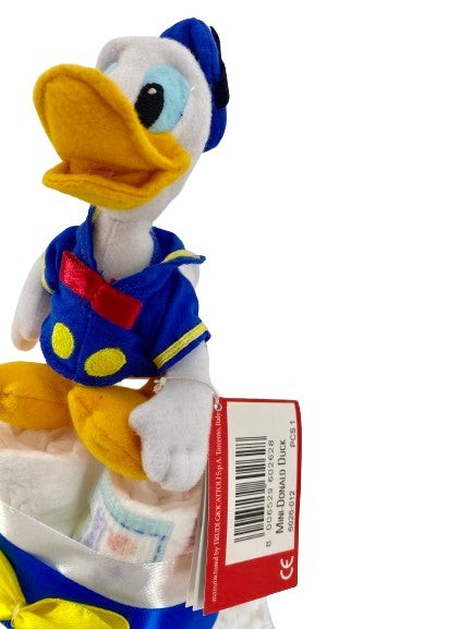 Tarta de pañales MomentosGourmet con peluche del Pato Donald Disney sobre base de pañales para regalo de bebé